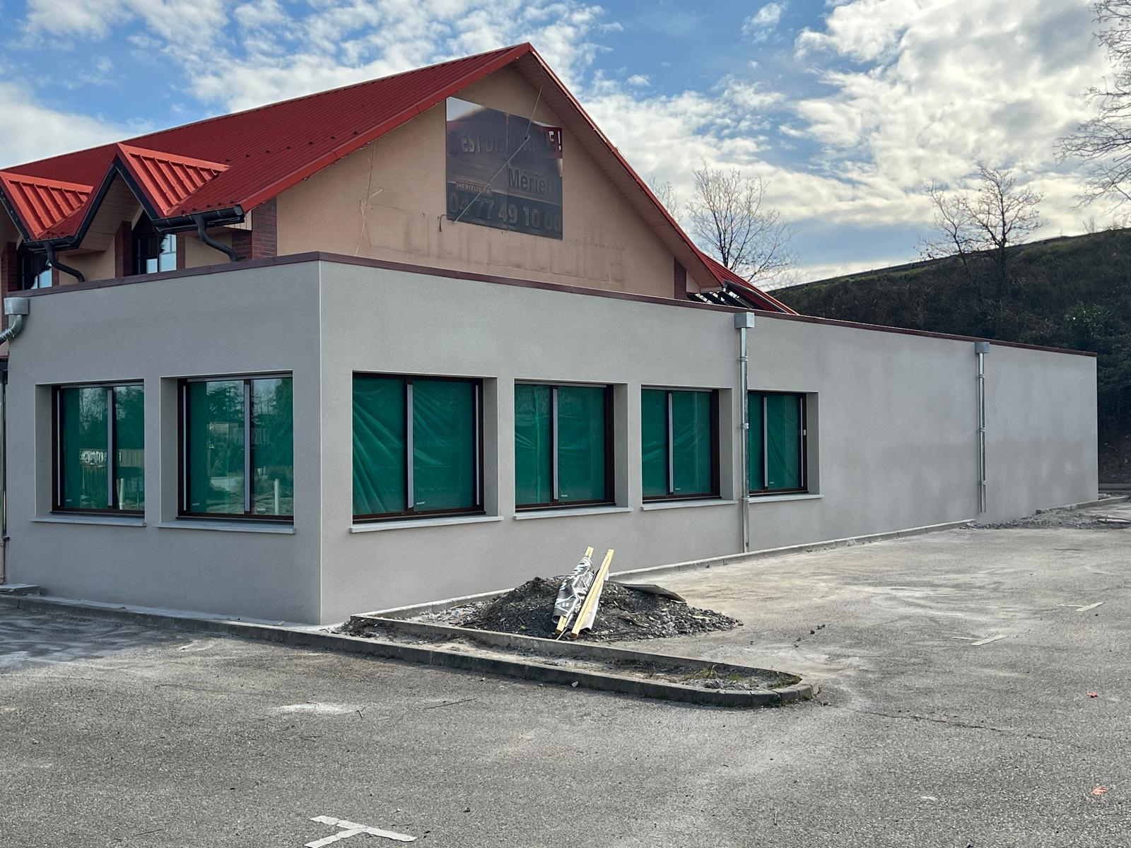 Extension de bureaux avec façades enduites